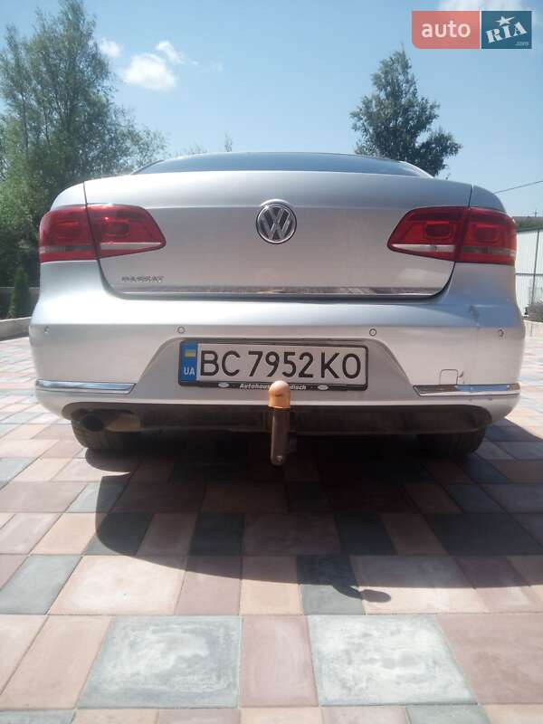 Седан Volkswagen Passat 2013 в Хмельницькому