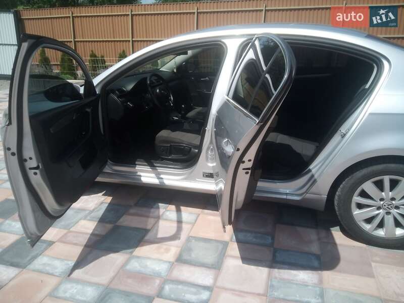 Седан Volkswagen Passat 2013 в Хмельницькому