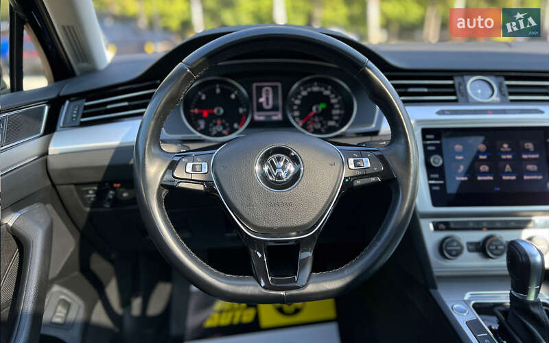 Универсал Volkswagen Passat 2017 в Львове