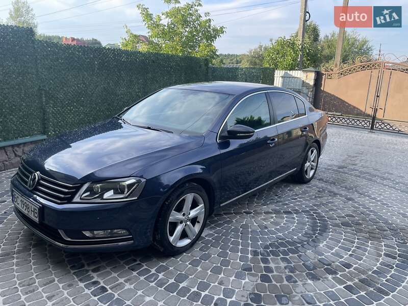 Седан Volkswagen Passat 2014 в Львове