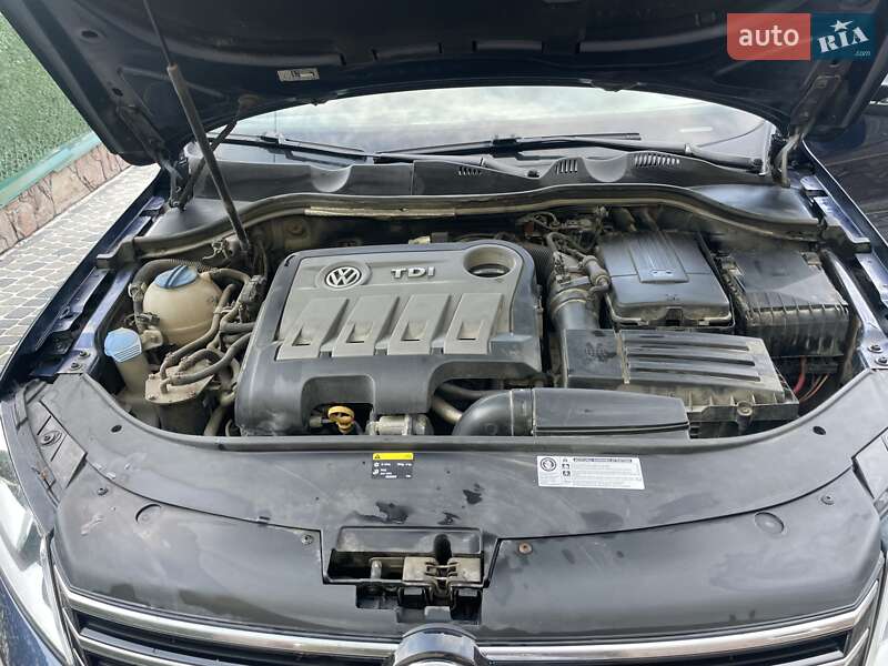 Седан Volkswagen Passat 2014 в Львове