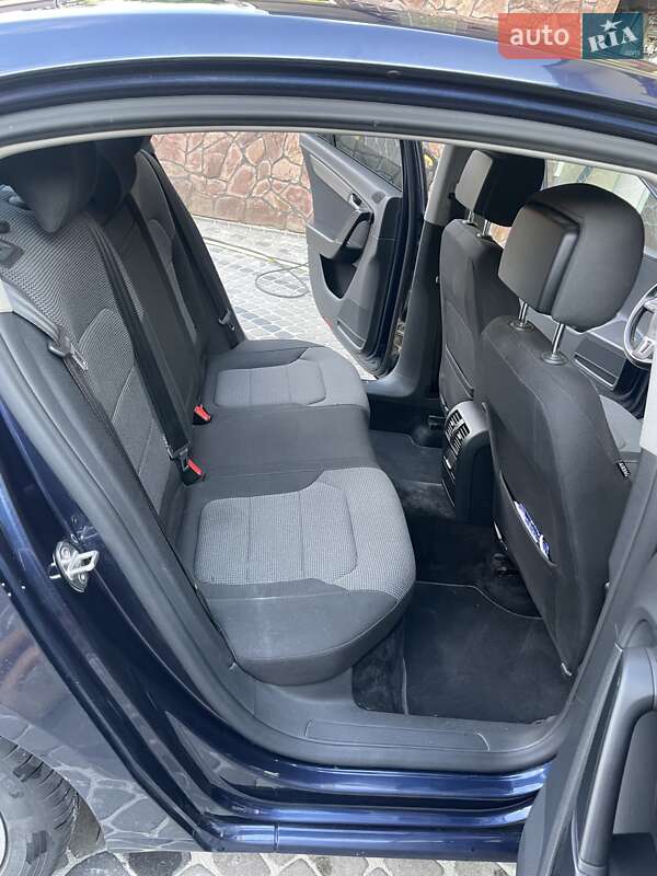 Седан Volkswagen Passat 2014 в Львове