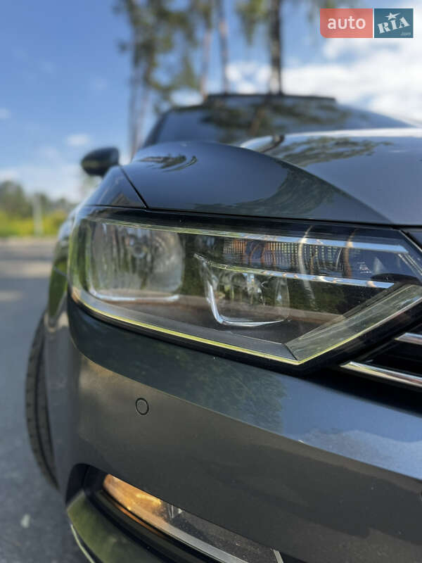 Універсал Volkswagen Passat 2017 в Житомирі