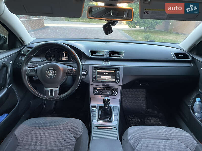 Седан Volkswagen Passat 2011 в Ужгороді