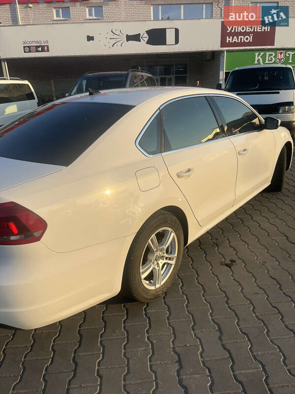 Седан Volkswagen Passat 2014 в Днепре