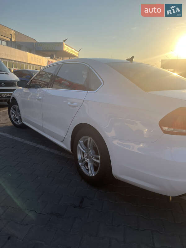Седан Volkswagen Passat 2014 в Днепре