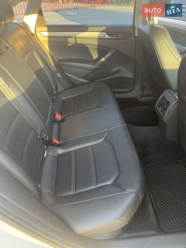 Седан Volkswagen Passat 2014 в Днепре