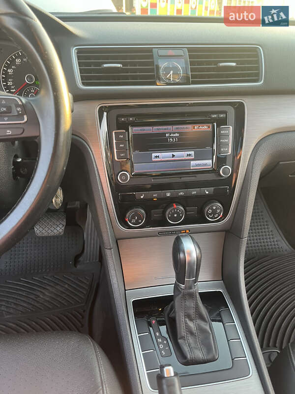 Седан Volkswagen Passat 2014 в Днепре