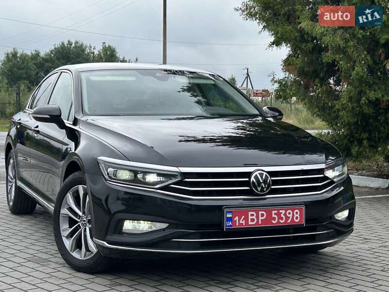 Седан Volkswagen Passat 2020 в Львове