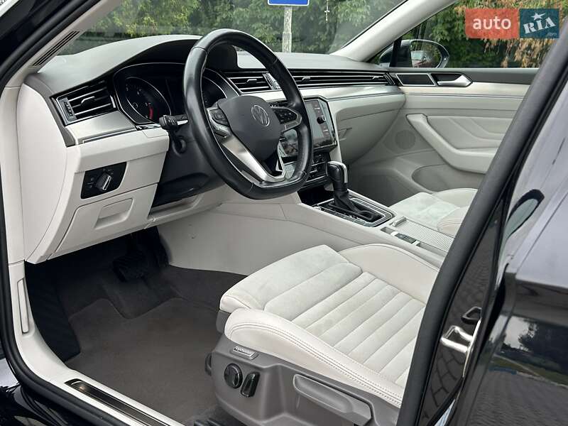 Седан Volkswagen Passat 2020 в Львове