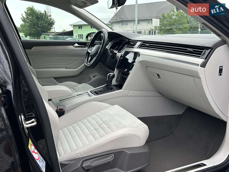 Седан Volkswagen Passat 2020 в Львове