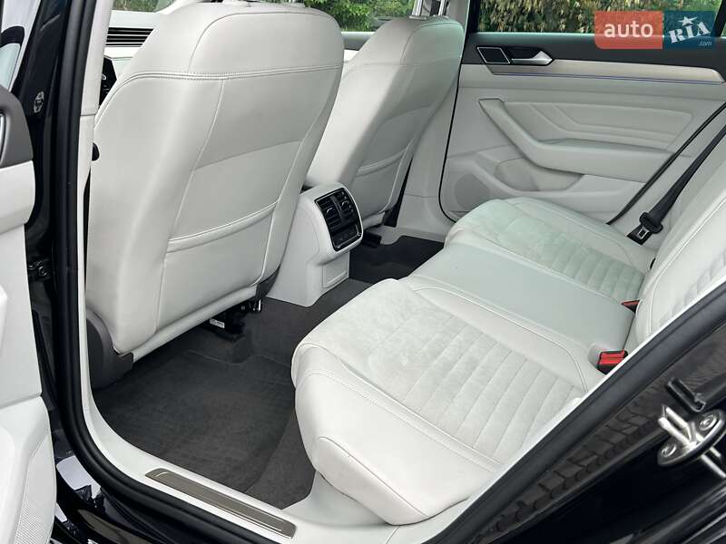 Седан Volkswagen Passat 2020 в Львове
