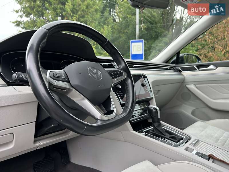 Седан Volkswagen Passat 2020 в Львове