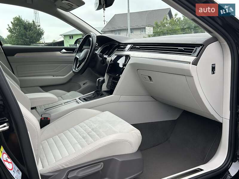 Седан Volkswagen Passat 2020 в Львове
