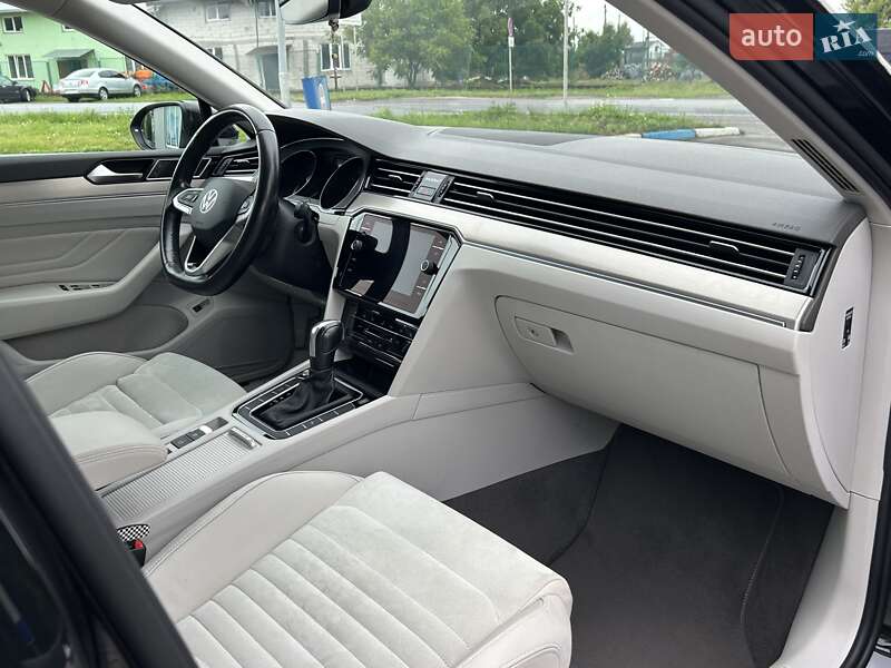 Седан Volkswagen Passat 2020 в Львове