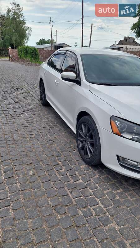 Седан Volkswagen Passat 2013 в Киеве