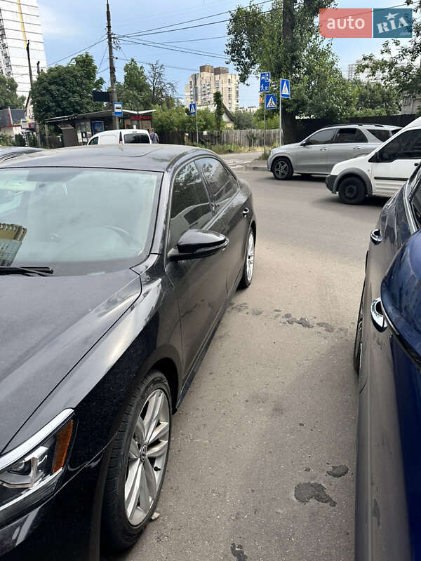 Седан Volkswagen Passat 2018 в Киеве