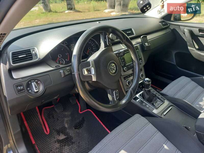 Универсал Volkswagen Passat 2012 в Радомышле