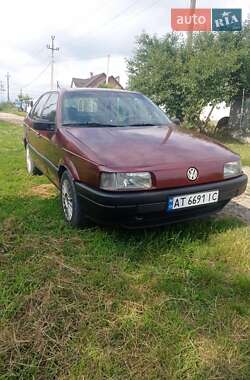 Седан Volkswagen Passat 1991 в Бурштыне