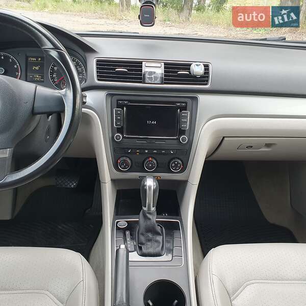 Седан Volkswagen Passat 2015 в Тернополе