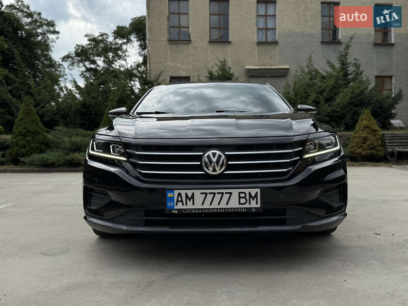 Седан Volkswagen Passat 2020 в Коростене