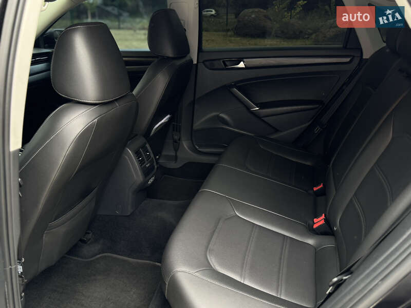 Седан Volkswagen Passat 2020 в Коростене