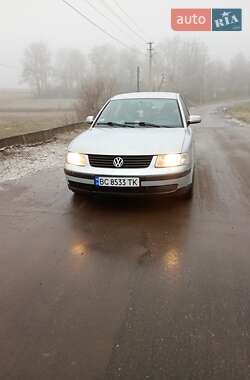 Седан Volkswagen Passat 1997 в Бродах