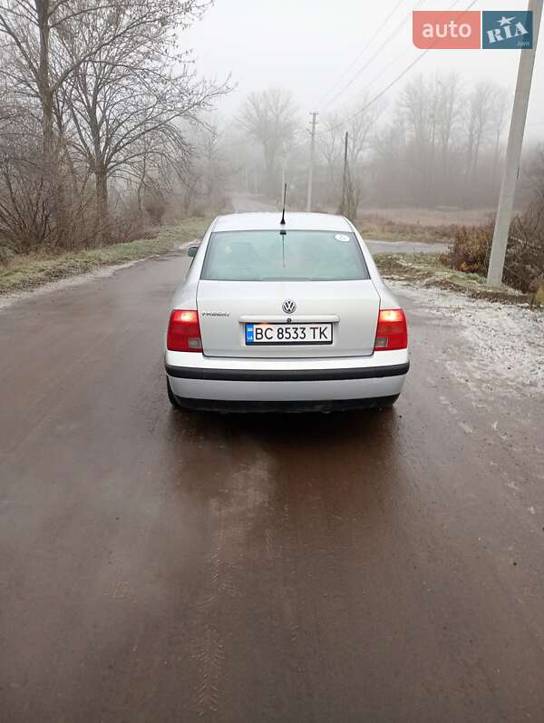 Седан Volkswagen Passat 1997 в Бродах