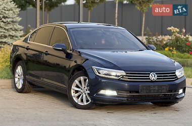 Седан Volkswagen Passat 2015 в Луцке