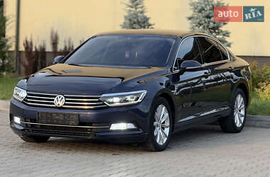 Седан Volkswagen Passat 2015 в 