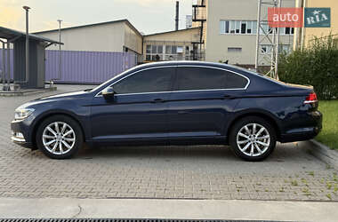 Седан Volkswagen Passat 2015 в 