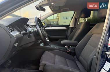 Седан Volkswagen Passat 2015 в 