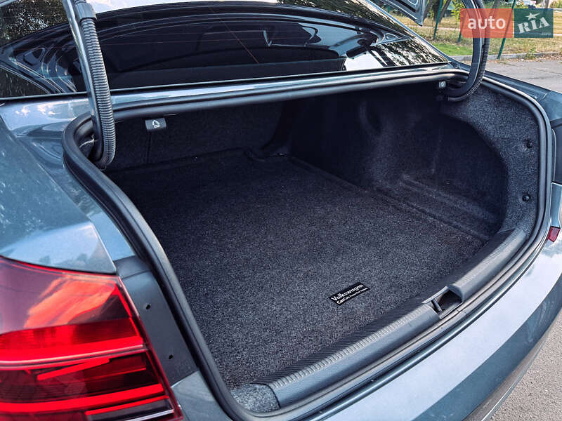 Седан Volkswagen Passat 2016 в Києві