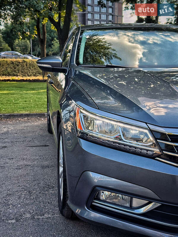 Седан Volkswagen Passat 2016 в Києві