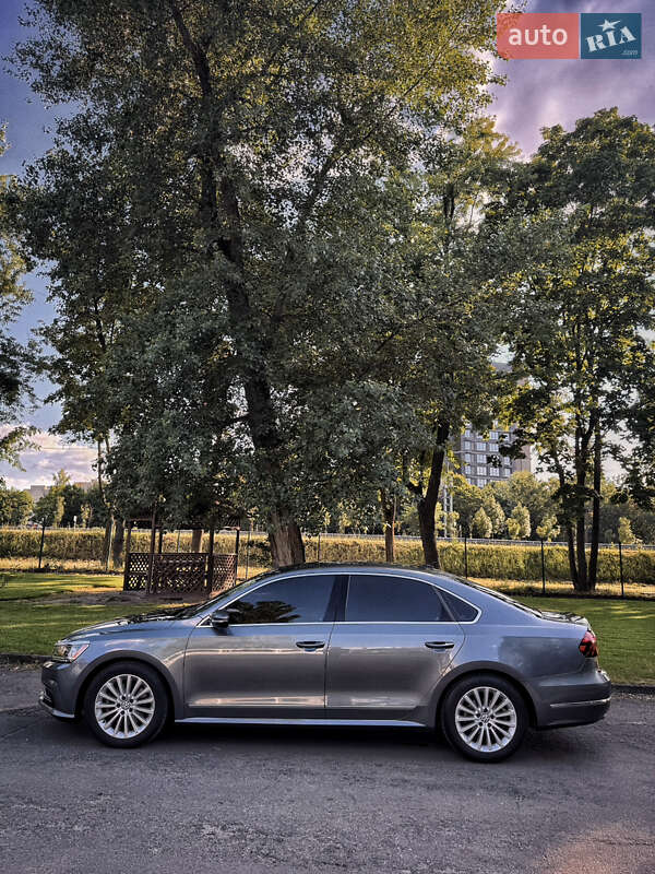 Седан Volkswagen Passat 2016 в Києві