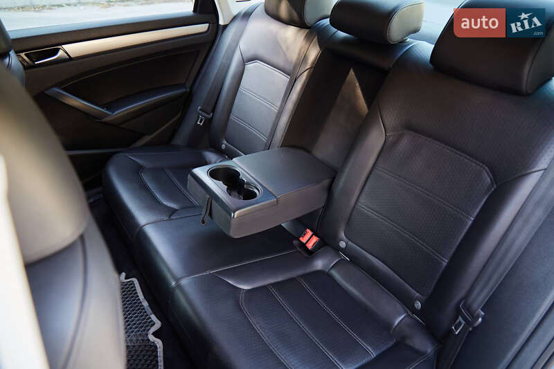 Седан Volkswagen Passat 2013 в Києві