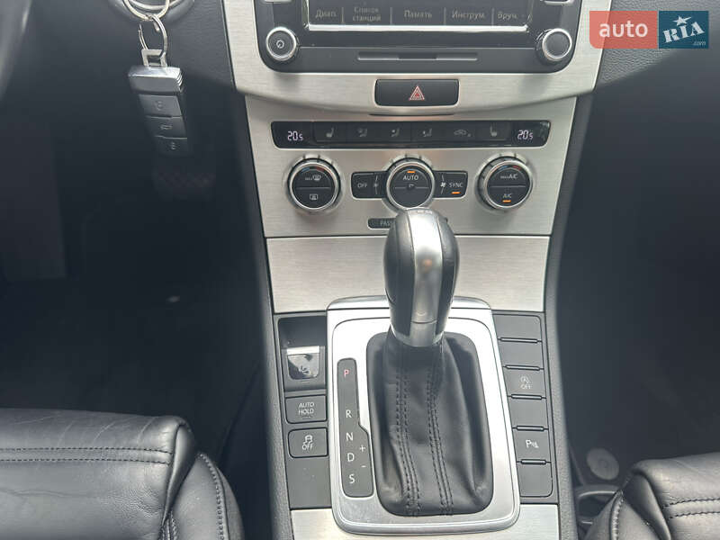 Универсал Volkswagen Passat 2014 в Киеве