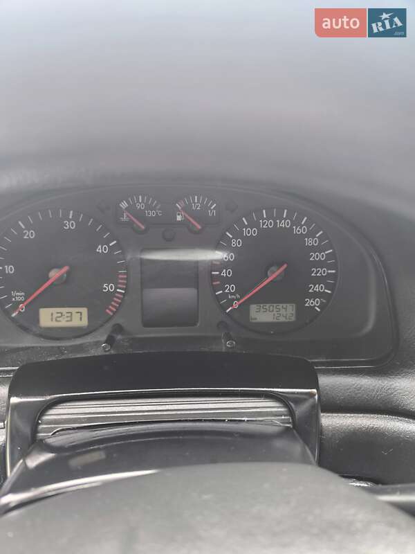 Седан Volkswagen Passat 1999 в Ромнах