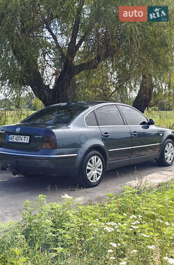 Седан Volkswagen Passat 2002 в Краснограді