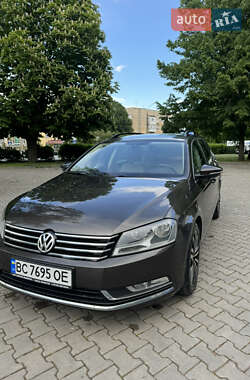 Універсал Volkswagen Passat 2012 в Чернівцях