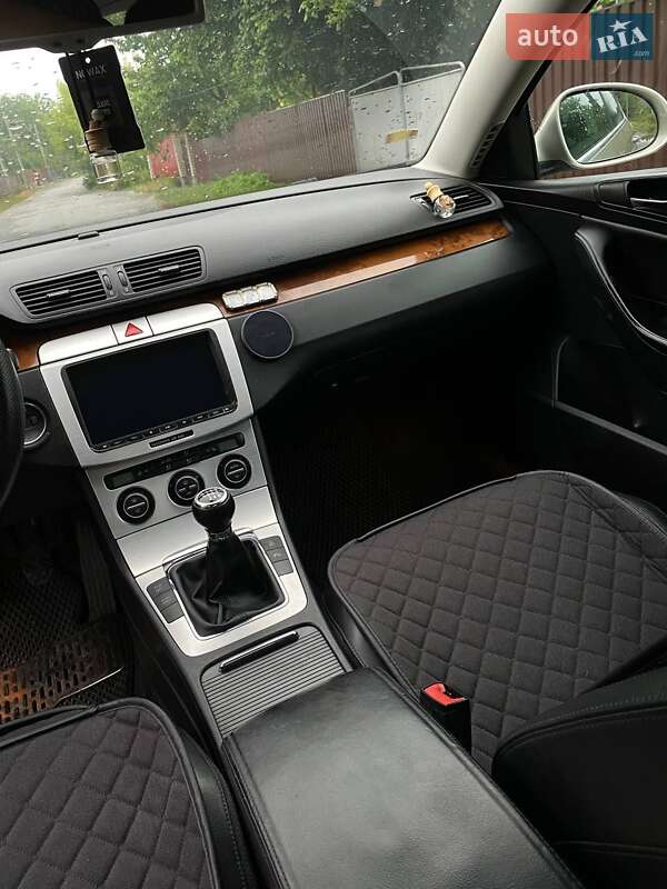 Седан Volkswagen Passat 2008 в Звягелі