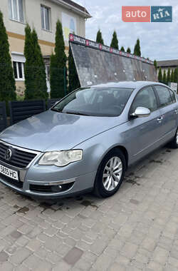 Седан Volkswagen Passat 2005 в Ровно