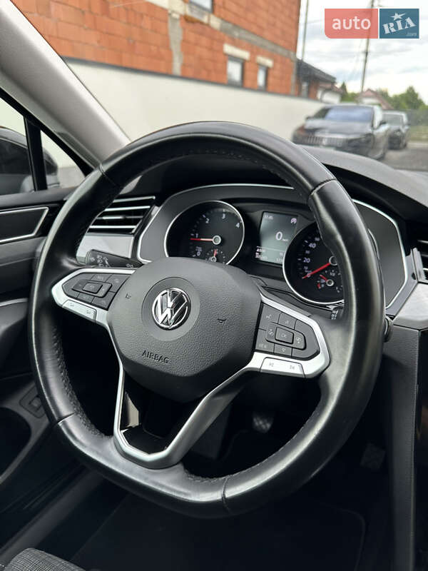 Универсал Volkswagen Passat 2020 в Ужгороде