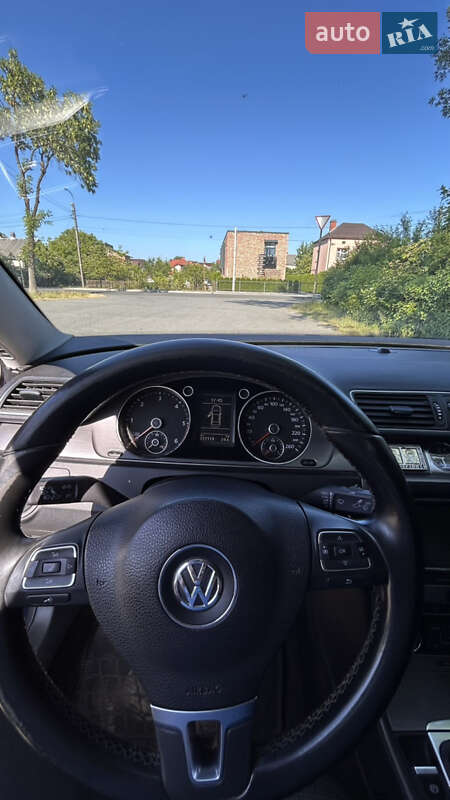 Седан Volkswagen Passat 2011 в Городке