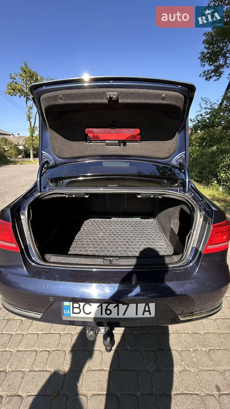 Седан Volkswagen Passat 2011 в Городке