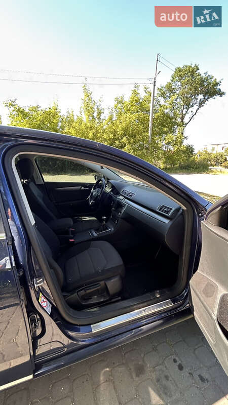 Седан Volkswagen Passat 2011 в Городке