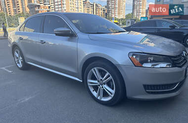 Седан Volkswagen Passat 2013 в Києві