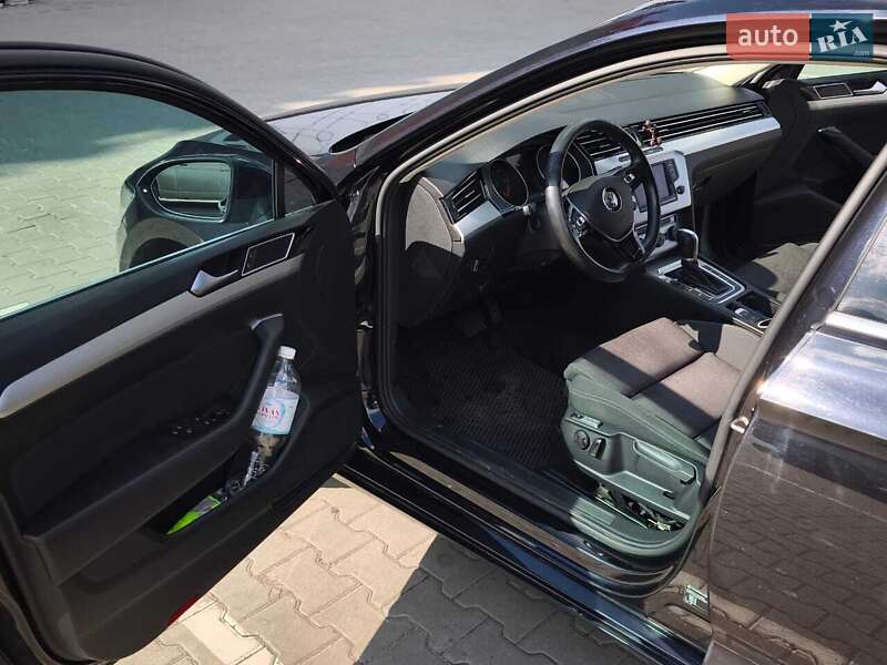 Универсал Volkswagen Passat 2016 в Киеве
