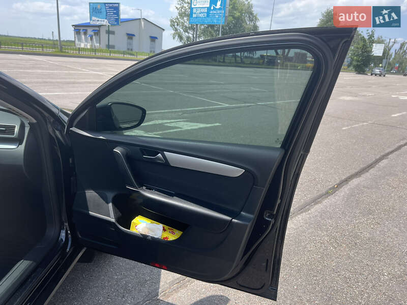 Седан Volkswagen Passat 2011 в Киеве