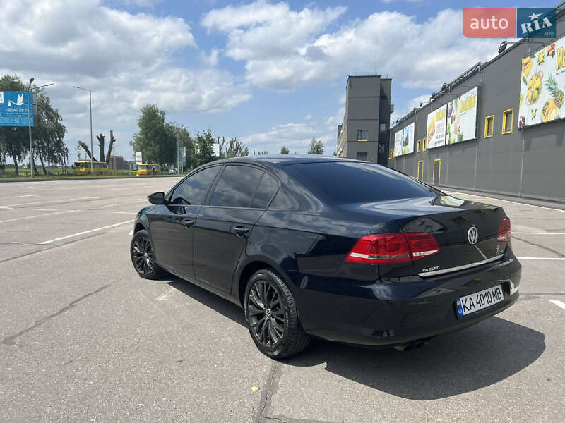 Седан Volkswagen Passat 2011 в Киеве